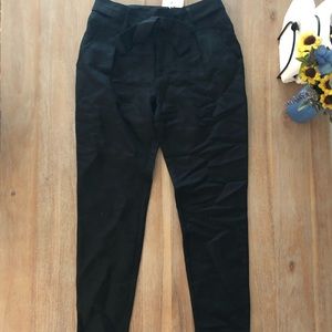 Avec les filled paper bag trousers